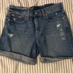 Gap denim   0/25 mid rise 5” short ( Brand New).
